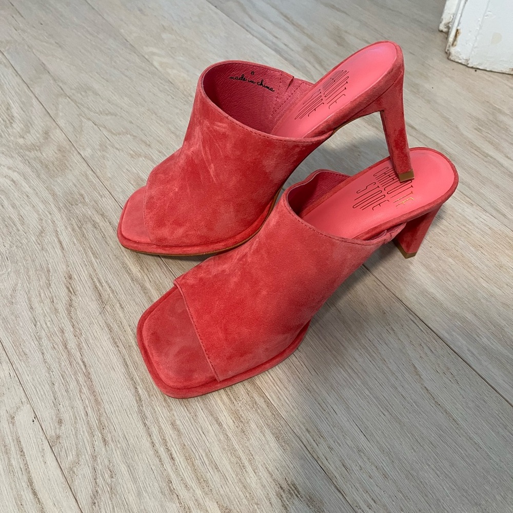 Charlotte stone size 8 heels.  Style: Rio Color: Fandango